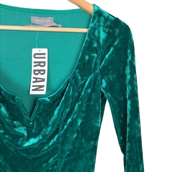 NWT Urban Outfitters Sasha Long Sleeve Velvet Romper in Emerald Green Size Small - Picture 4 of 12